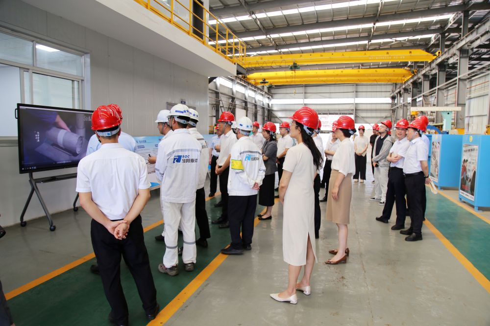 啟東市委書記楊中堅一行蒞臨子公司潤邦海洋焊接培訓車間開展現場調研(圖2)