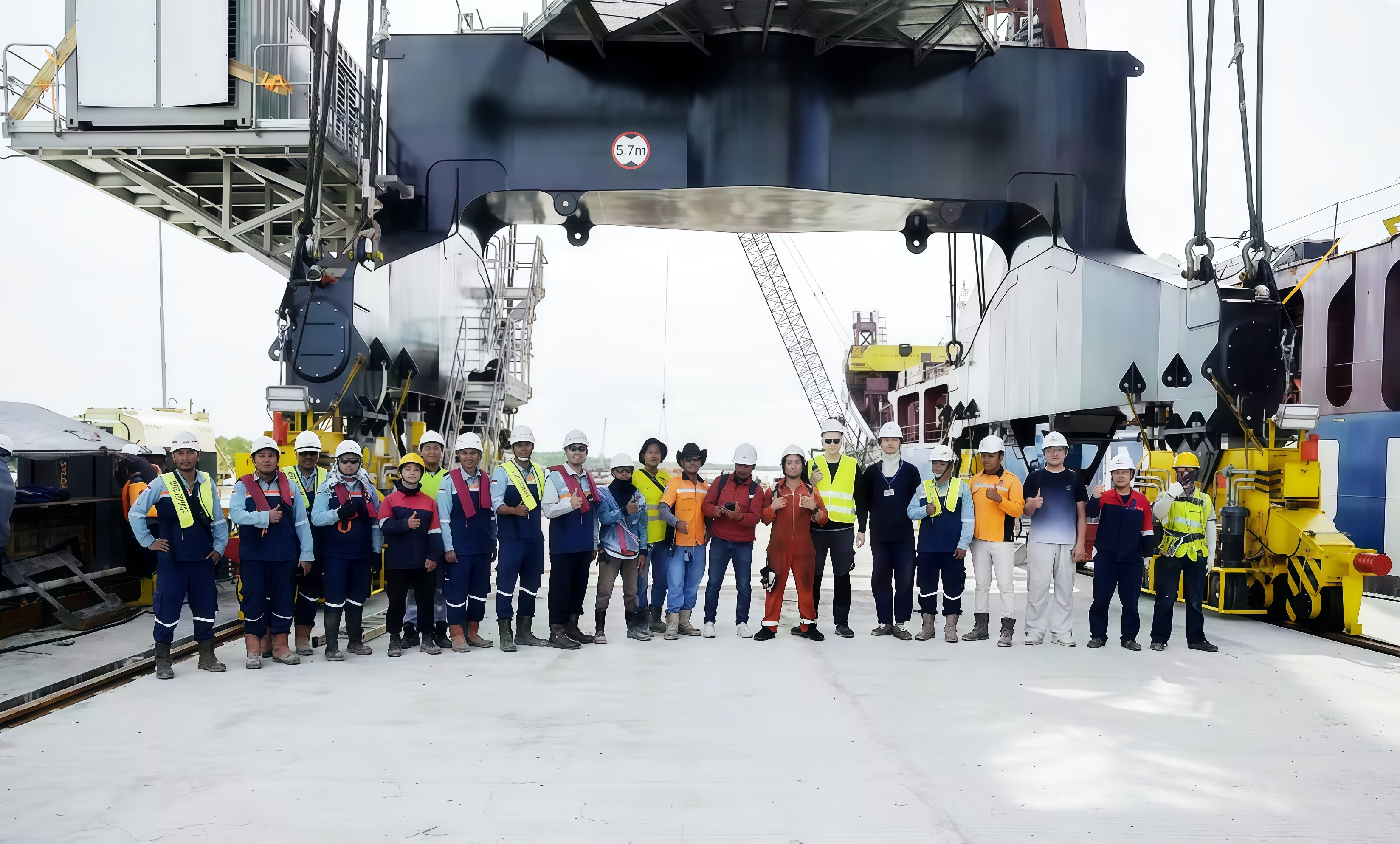 GENMA軌道式MHC在印尼完成調(diào)試交付(圖1) GENMA軌道式MHC在印尼完成調(diào)試交付(圖1)