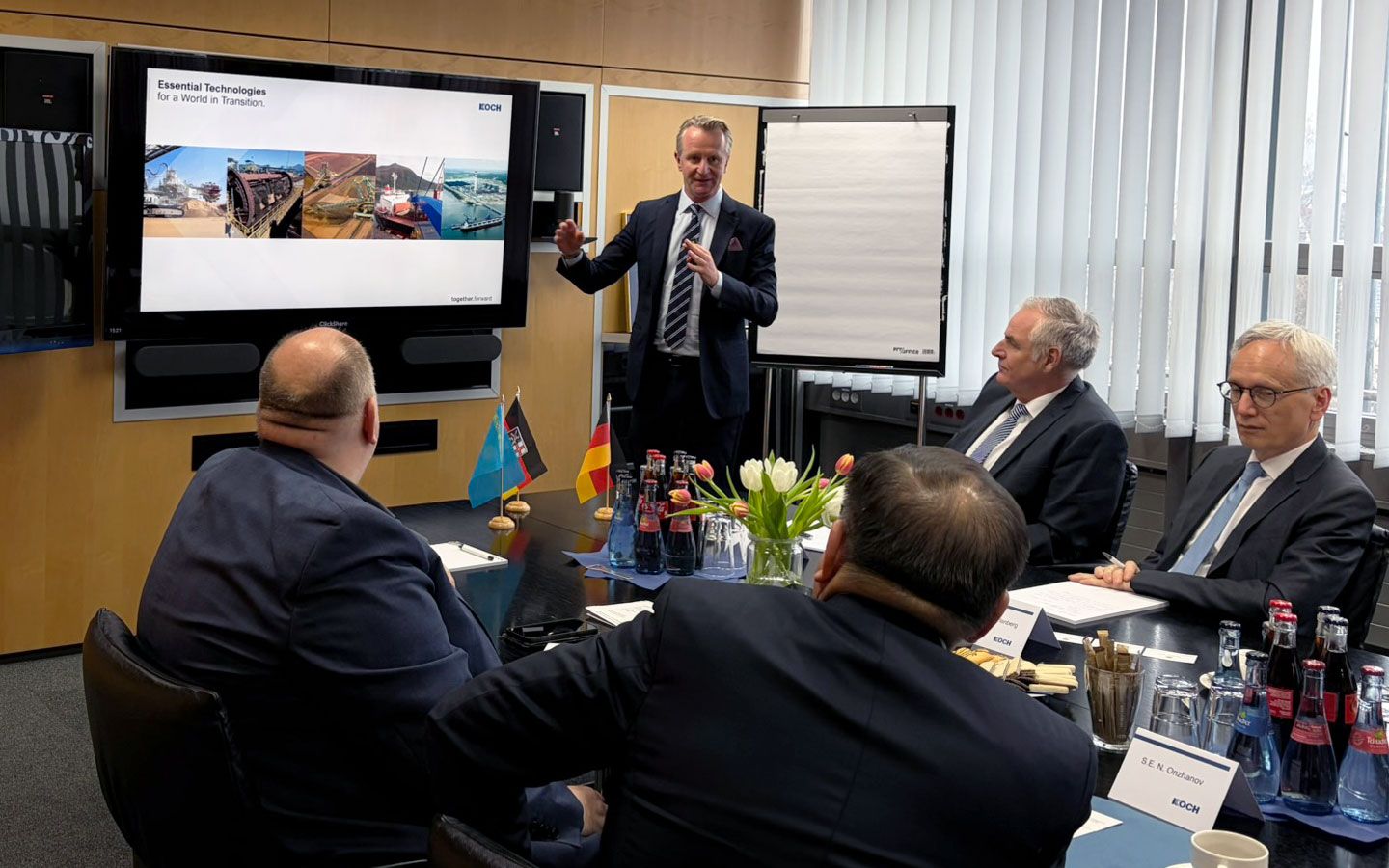 哈薩克斯坦大使訪問德國KOCH公司,共商可持續(xù)原材料合作新路徑(圖2) 哈薩克斯坦大使訪問德國KOCH公司,共商可持續(xù)原材料合作新路徑(圖2)