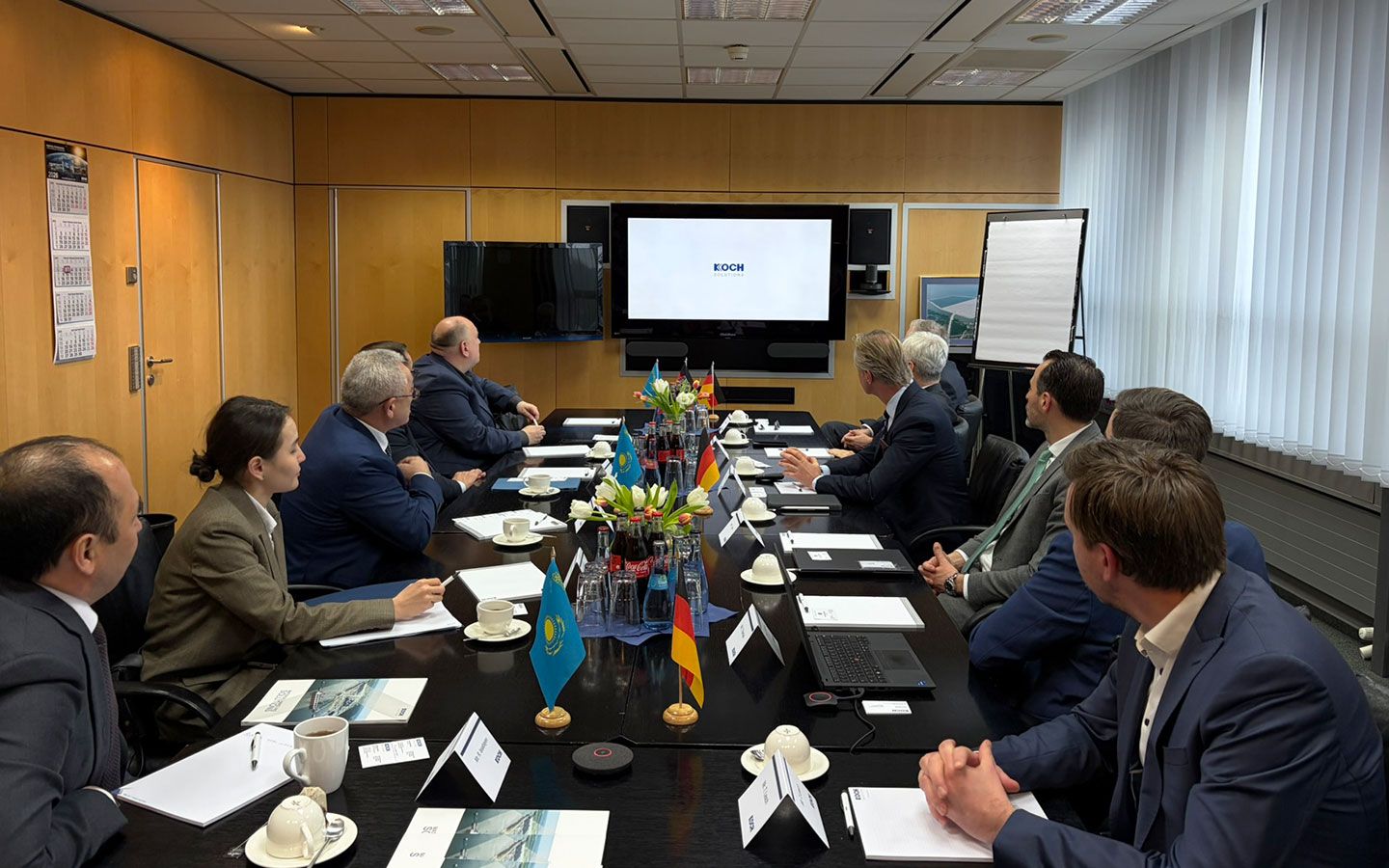哈薩克斯坦大使訪問德國KOCH公司,共商可持續(xù)原材料合作新路徑(圖3) 哈薩克斯坦大使訪問德國KOCH公司,共商可持續(xù)原材料合作新路徑(圖3)